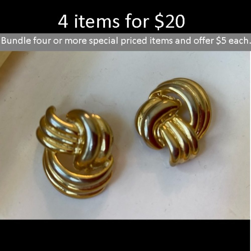 Vintage Gold Ribbed Love Knot Pierced Earrings Bold 80's retro statement jewelry